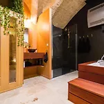 L'autel La Crypte Mysterieuse De - Sauna & Balneo Apartment