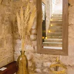 L'autel La Crypte Mysterieuse De - Sauna & Balneo Apartment