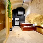 L'autel La Crypte Mysterieuse De - Sauna & Balneo Apartment Rouen