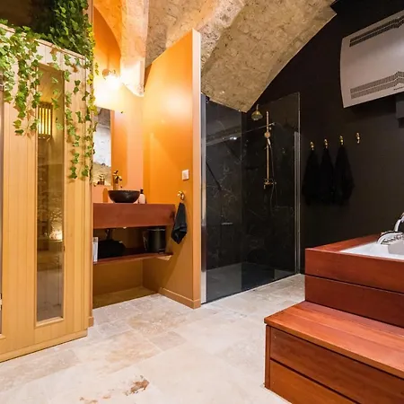 L'autel La Crypte Mystérieuse De - Sauna&balnéo Appartement