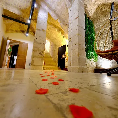 L'autel La Crypte Mystérieuse De - Sauna&balnéo * Rouen