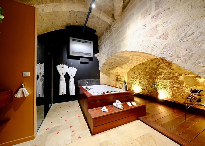 L'autel La Crypte Mysterieuse De - Sauna & Balneo Apartment *